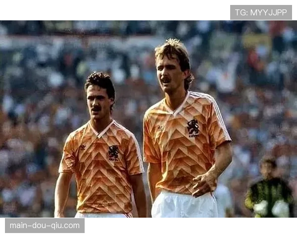 官方：荷兰足协宣布与国家队主帅罗纳德·科曼续约至2028年